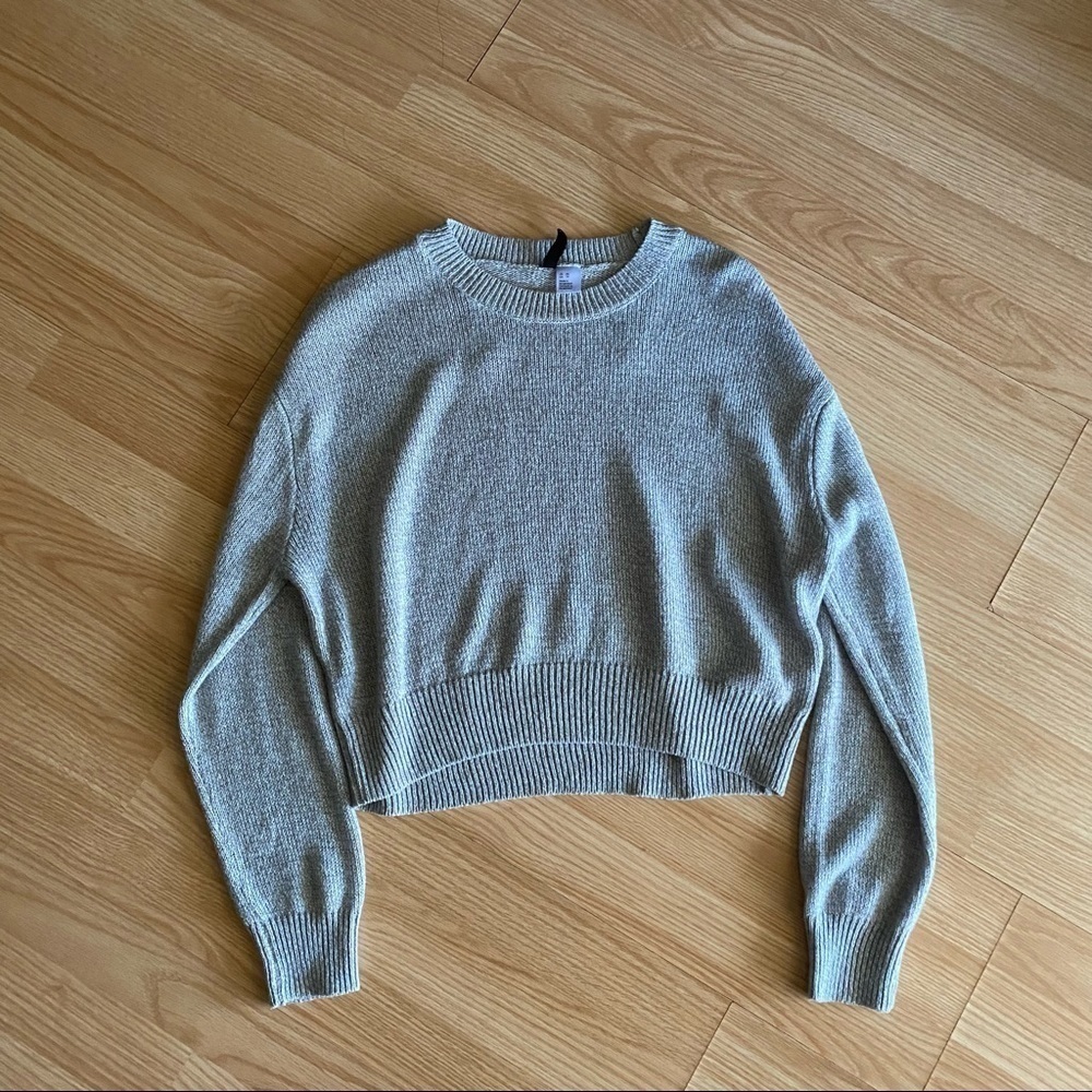 H&M Divided Gray Light Knit Cropped Long Sleeve Top Women’s XS